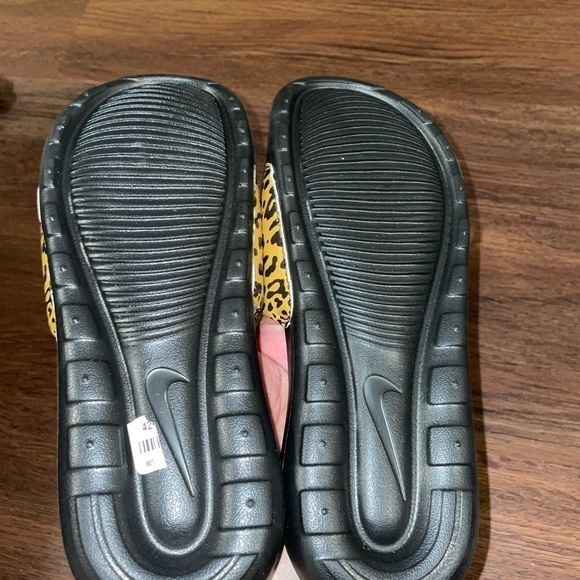 Nike sandals size 6 women - Picture 4 of 5